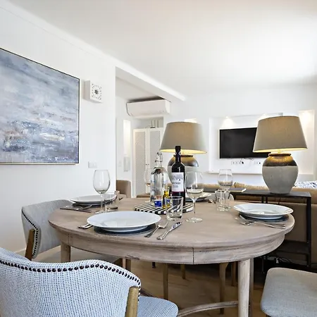 The Townhouse Apartment *